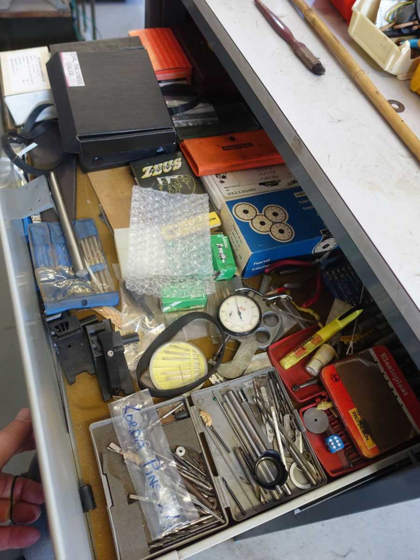 +VAT Willis roller drawer cabinet with contents including tools, inspection equipment, and sundries - Image 2 of 7