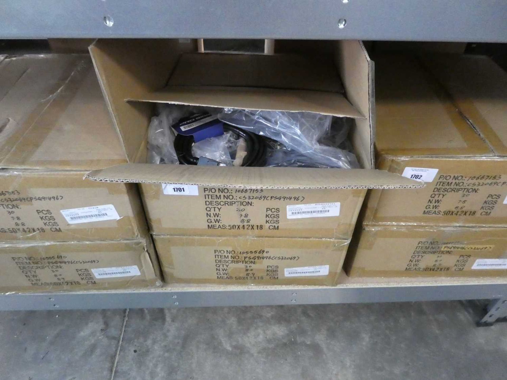 +VAT 2 boxes containing a large quantity of Pro-Signal display port leads, male to male 3m