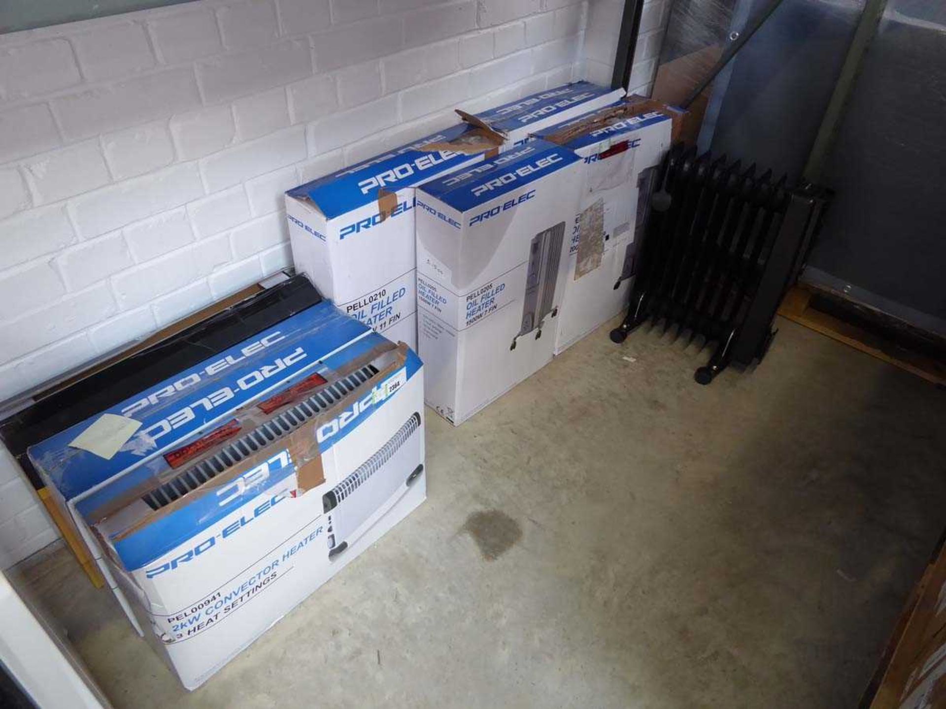 +VAT 4 boxed oil filled radiators, together with 1 unboxed oil filled radiator and 3 boxed convector