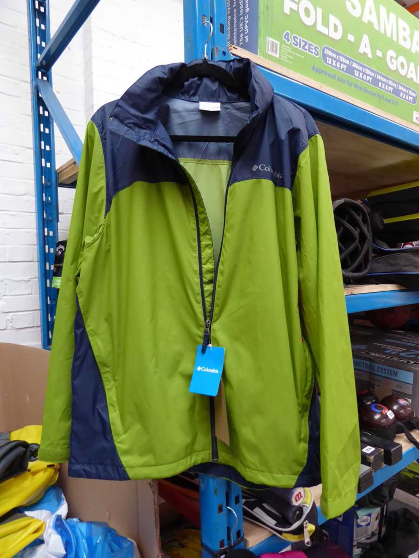 +VAT Columbia rain jacket in green and navy (size M)