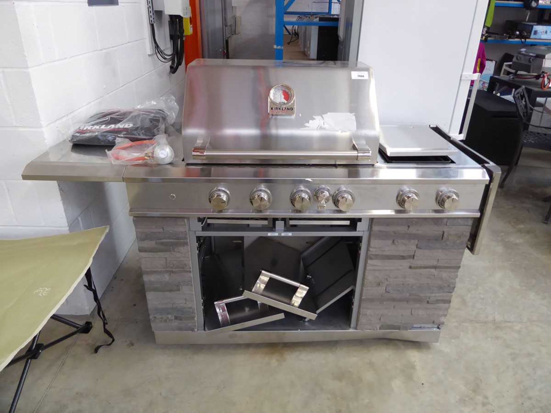 +VAT Kirkland signature 6-burner stainless steel gas BBQ, with cover