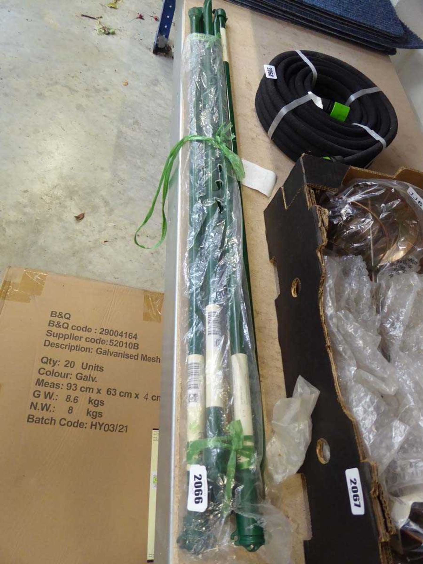 Bundle containing of 6 1m metal net and fence stakes