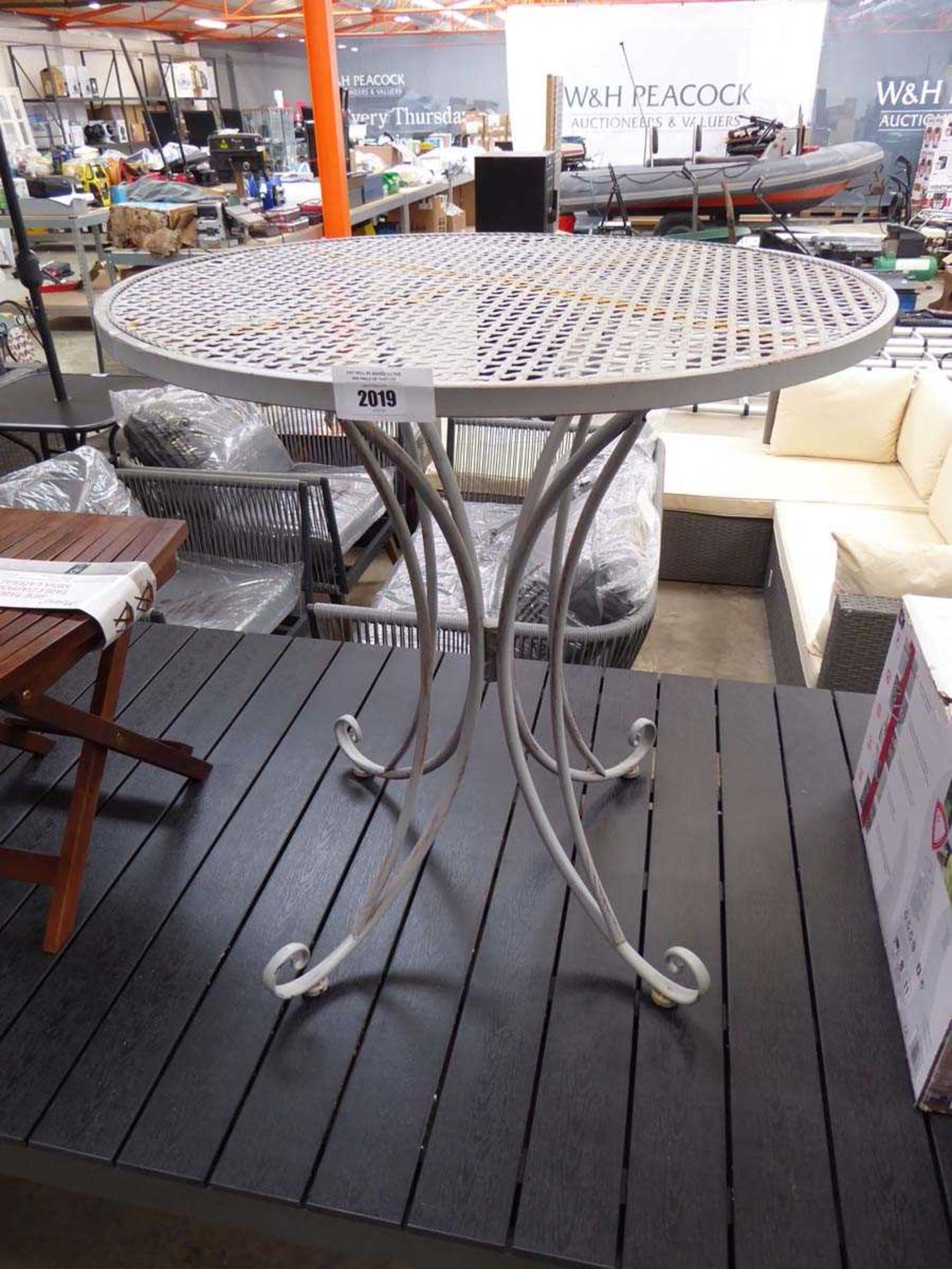 +VAT Aluminium distressed style circular table
