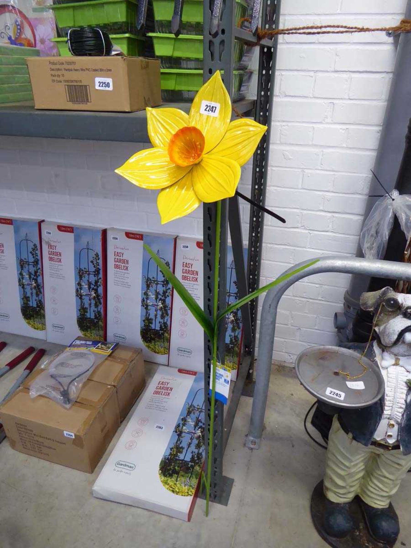 Large daffodil garden stake