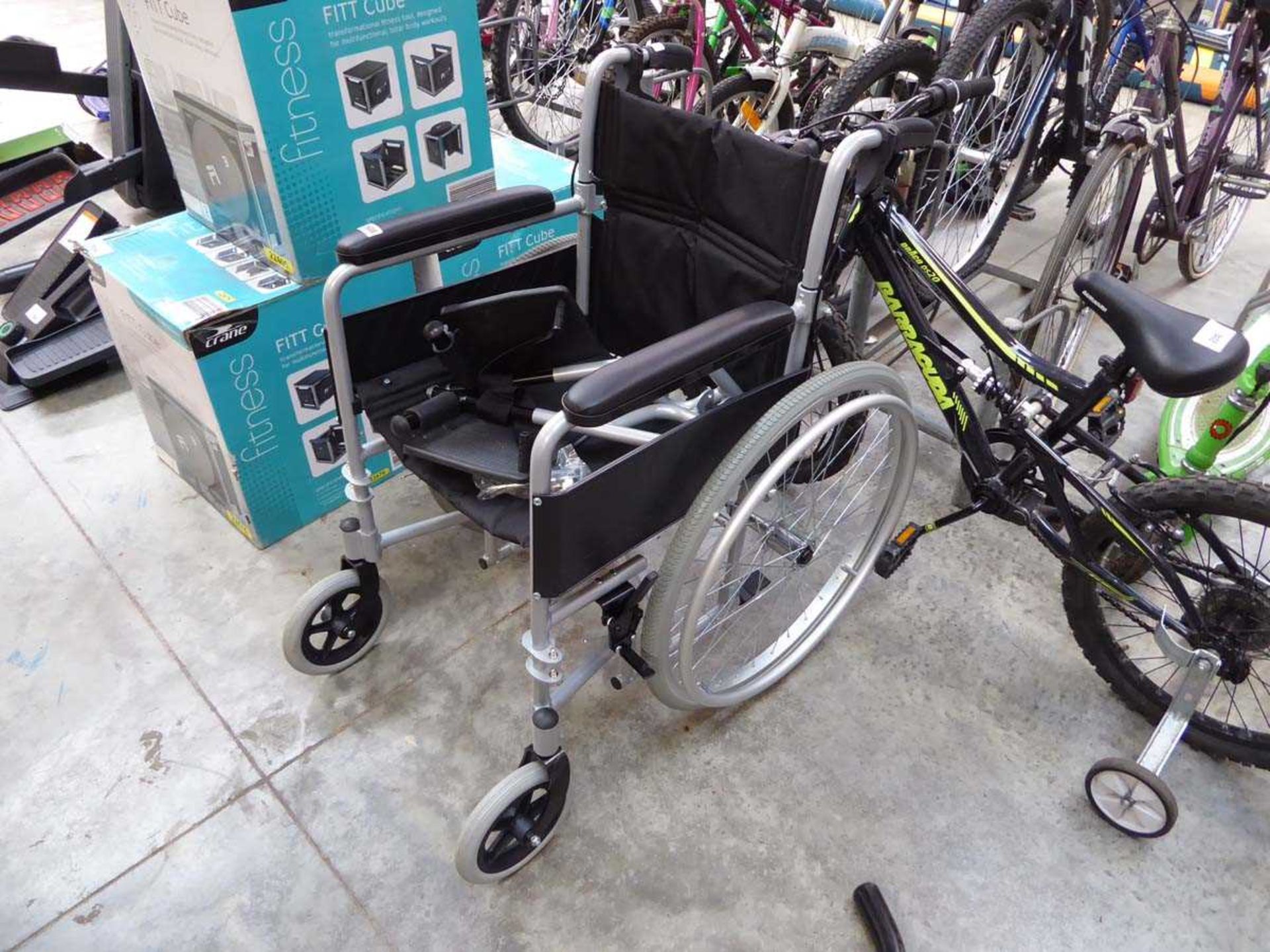 Collapsible wheelchair