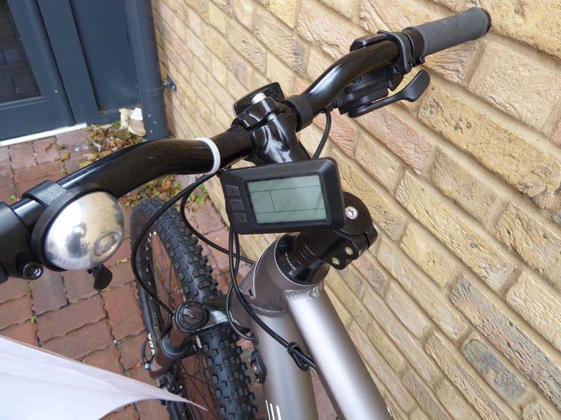 +VAT Vitesse Beacon electric assistant bike with charger - Image 4 of 5