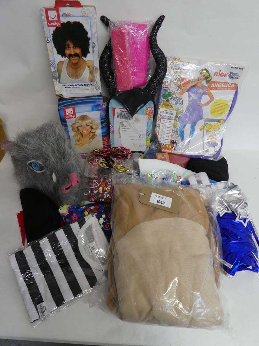 +VAT Quantity of adult dress up items to include, Nickelodeon 90's Angelica, hippy chick, wearable