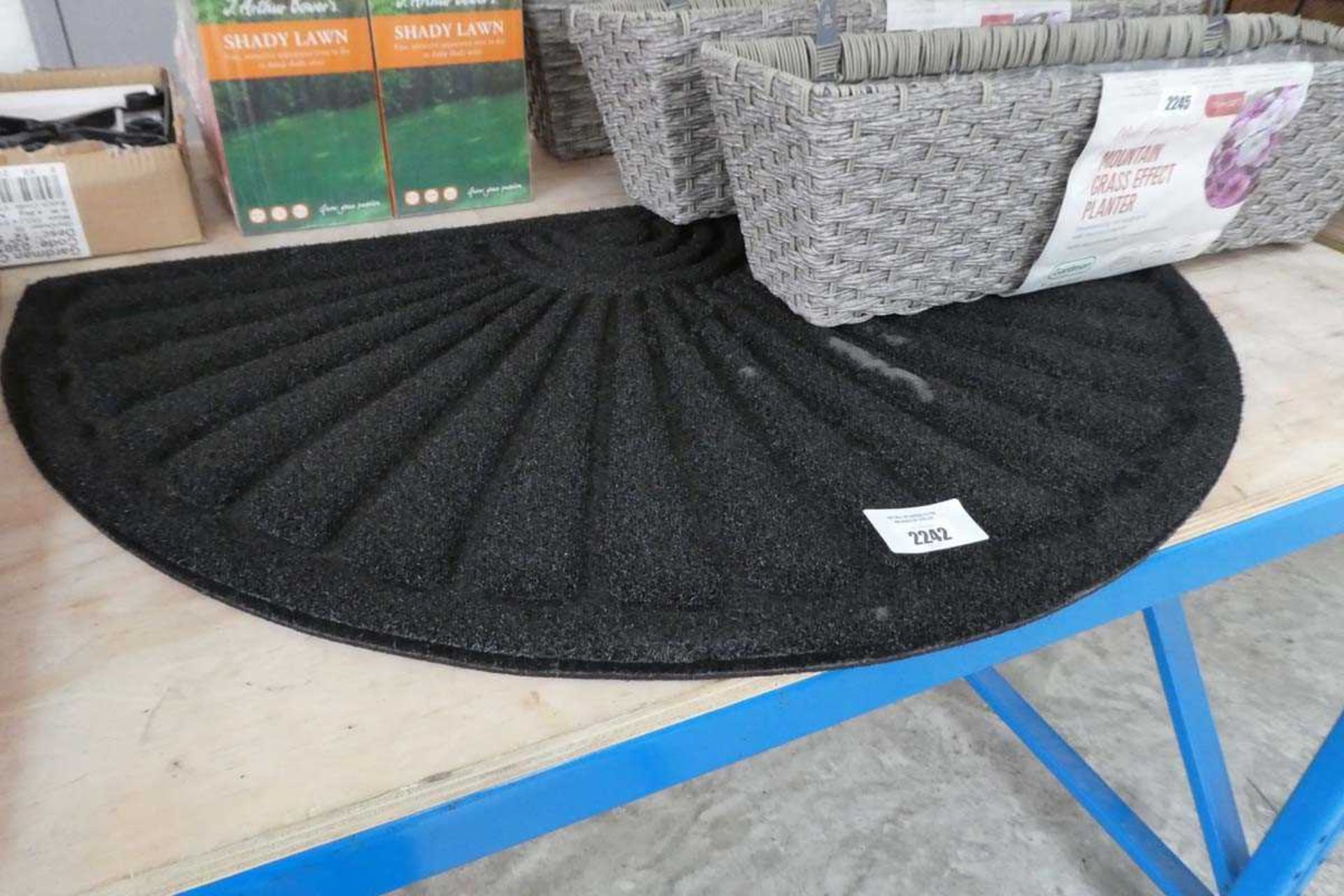 +VAT Semicircular coir door mat