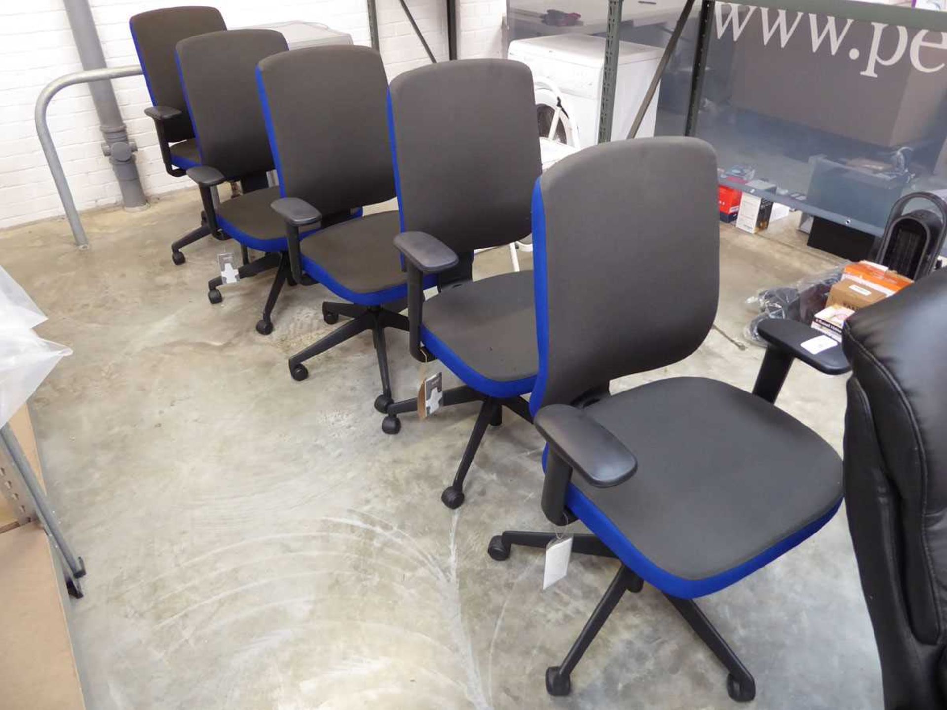 Set of 5 blue and grey office swivel chairs on 5 star bases