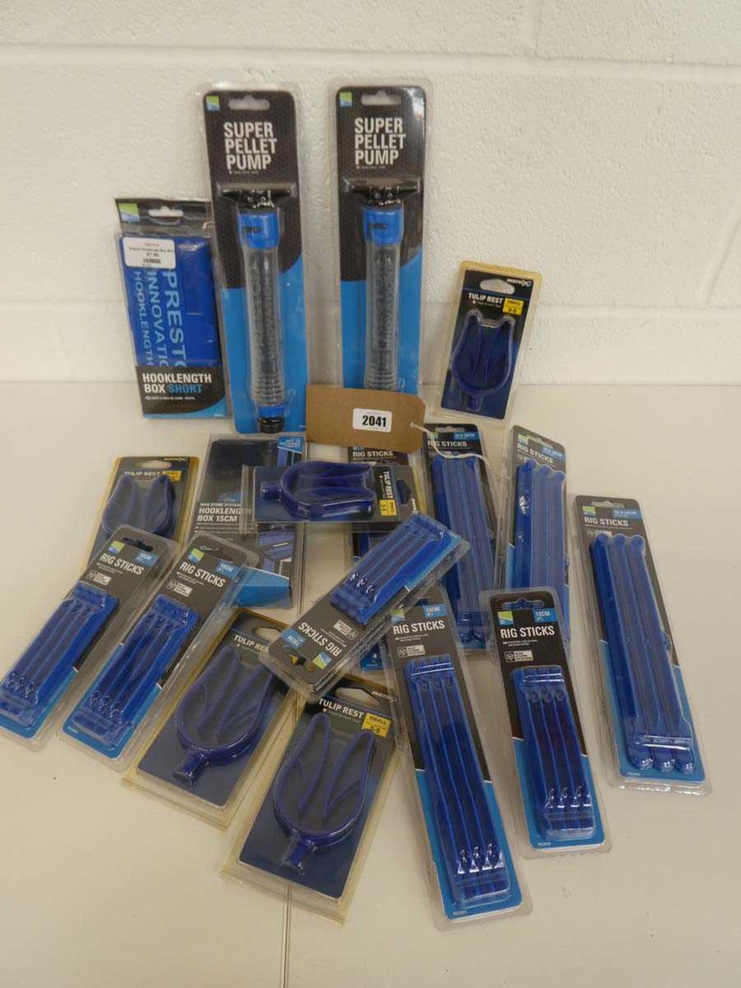 Quantity of Preston Innovations fishing accessories incl. rig sticks, super pellet pumps, hooklength