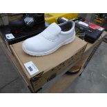 +VAT Pair of boxed Black Rock steel toe safety shoes in white (size 8)