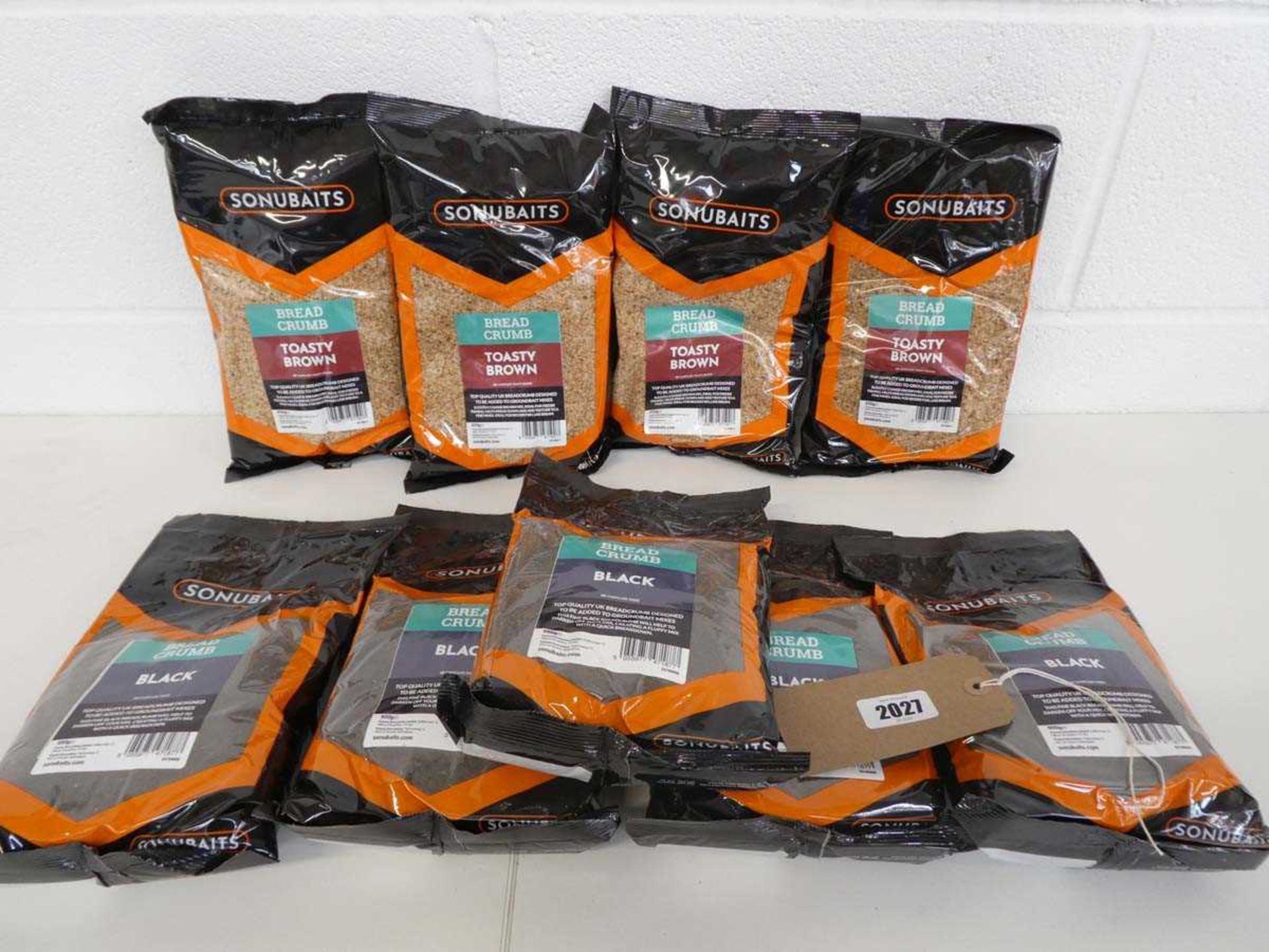 9 bags of Sonubaits bread crumb incl. black and toasty brown