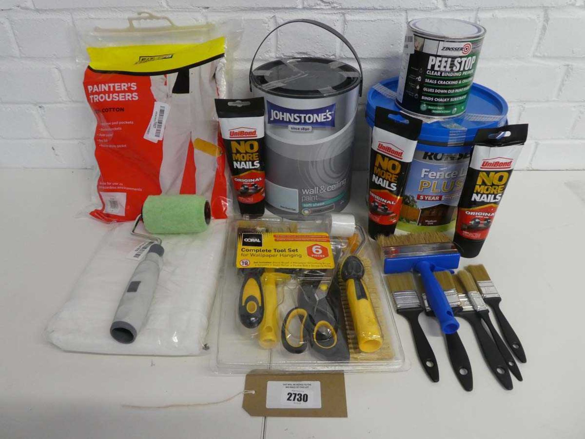 +VAT Quantity of mixed decorating and painting items incl. 6 piece wall hanging kit, quantity of