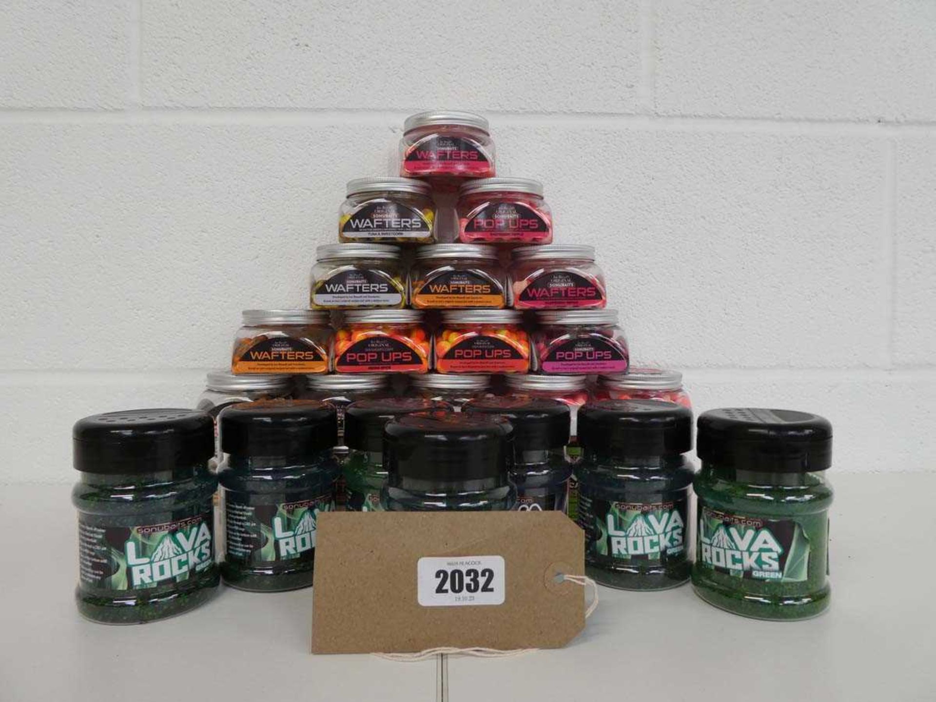 Quantity of carp fishing bait incl. Mainline wafters in various flavours, Sonubaits Lava Rocks