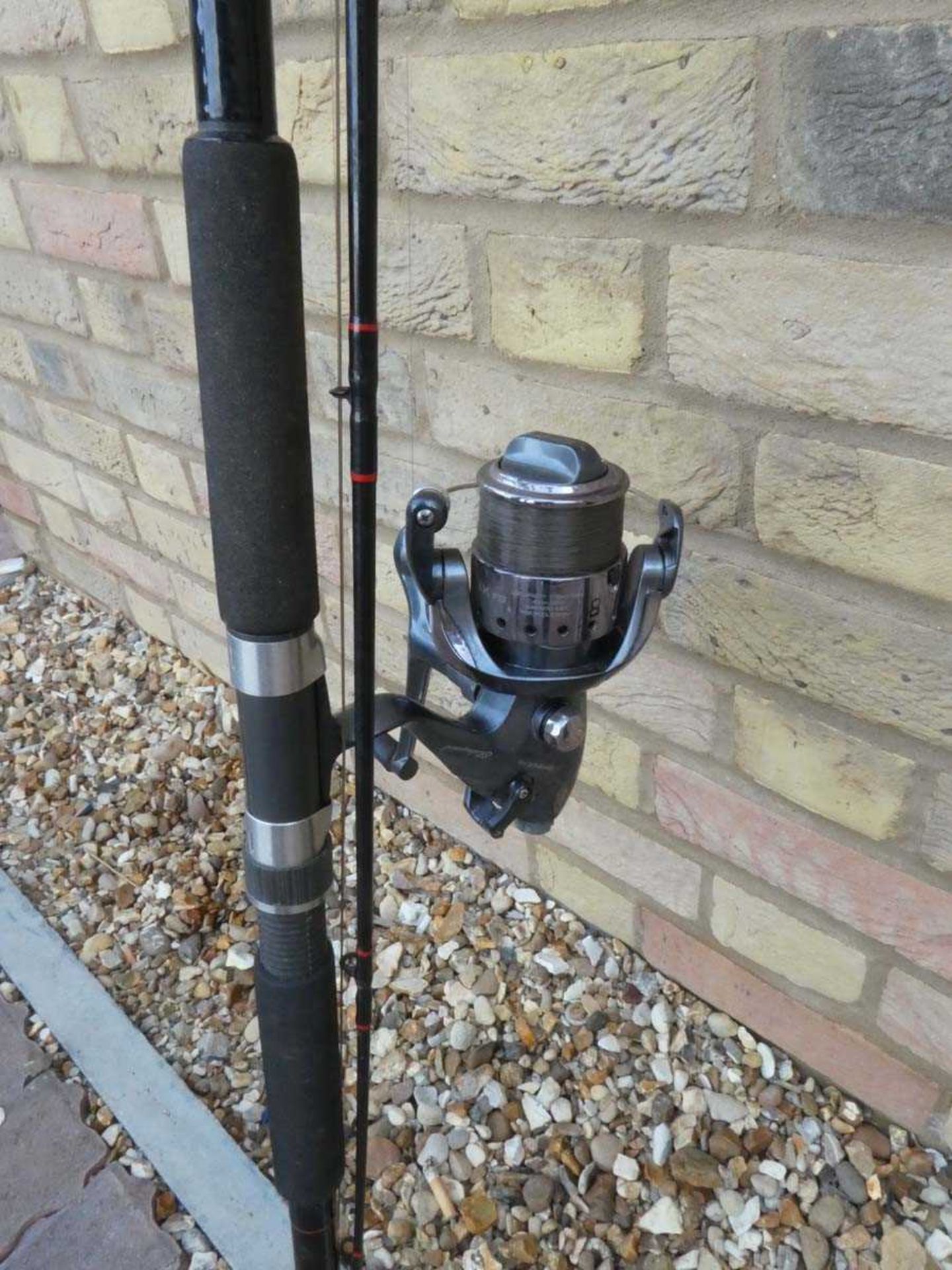 Silstar MX carp rod (2 section, 11', 1.5lb test curve) with Shakespeare Omnix bait runner reel ( - Image 3 of 3