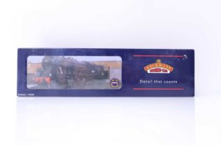 Bachmann Branch-Line 1:76/00 scale model 32-256 WD 2-8-0 Austerity 90566 BR Black L/Crest, boxed