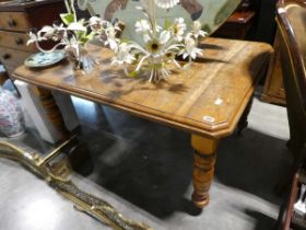 Victorian mahogany extending dining table with winder