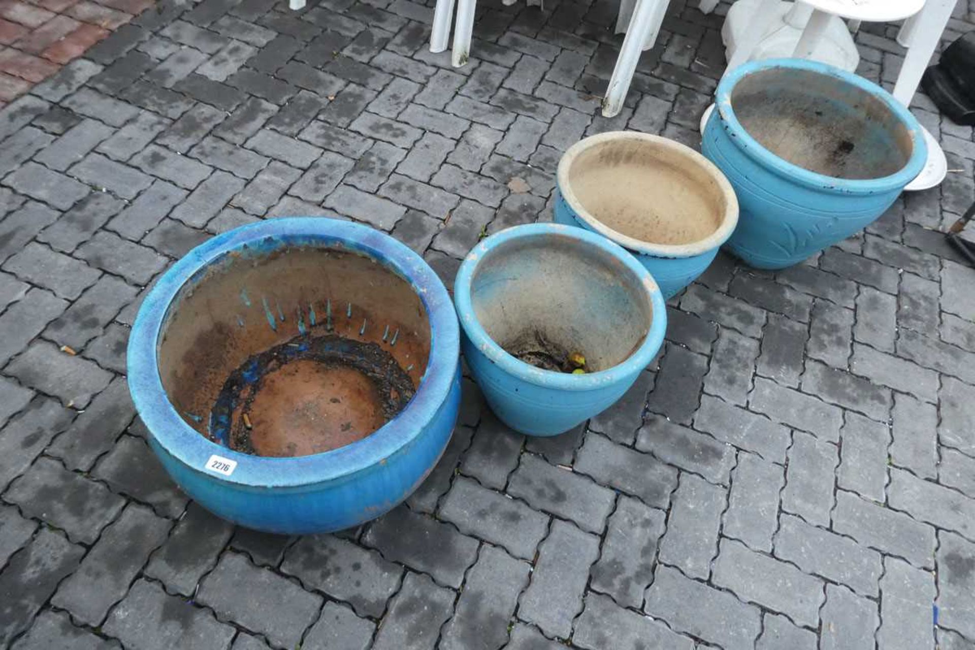 4 large ceramic garden pots