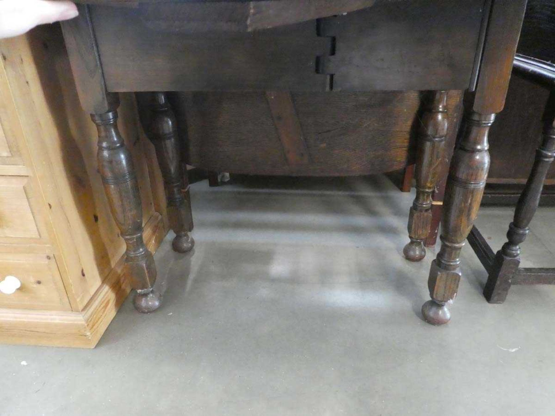 Oak dropside table - Image 2 of 2