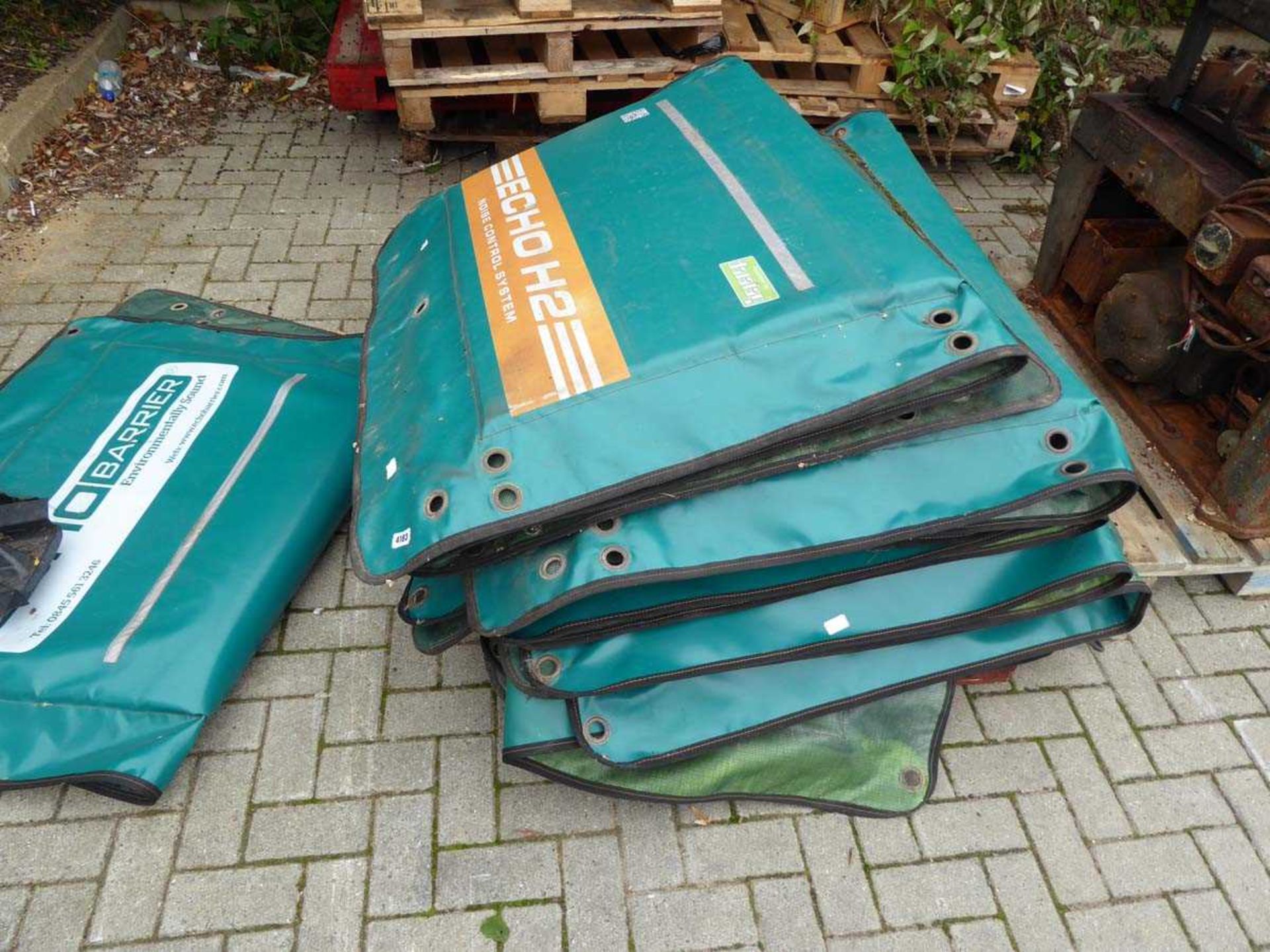 Pallet containing wind/security shields