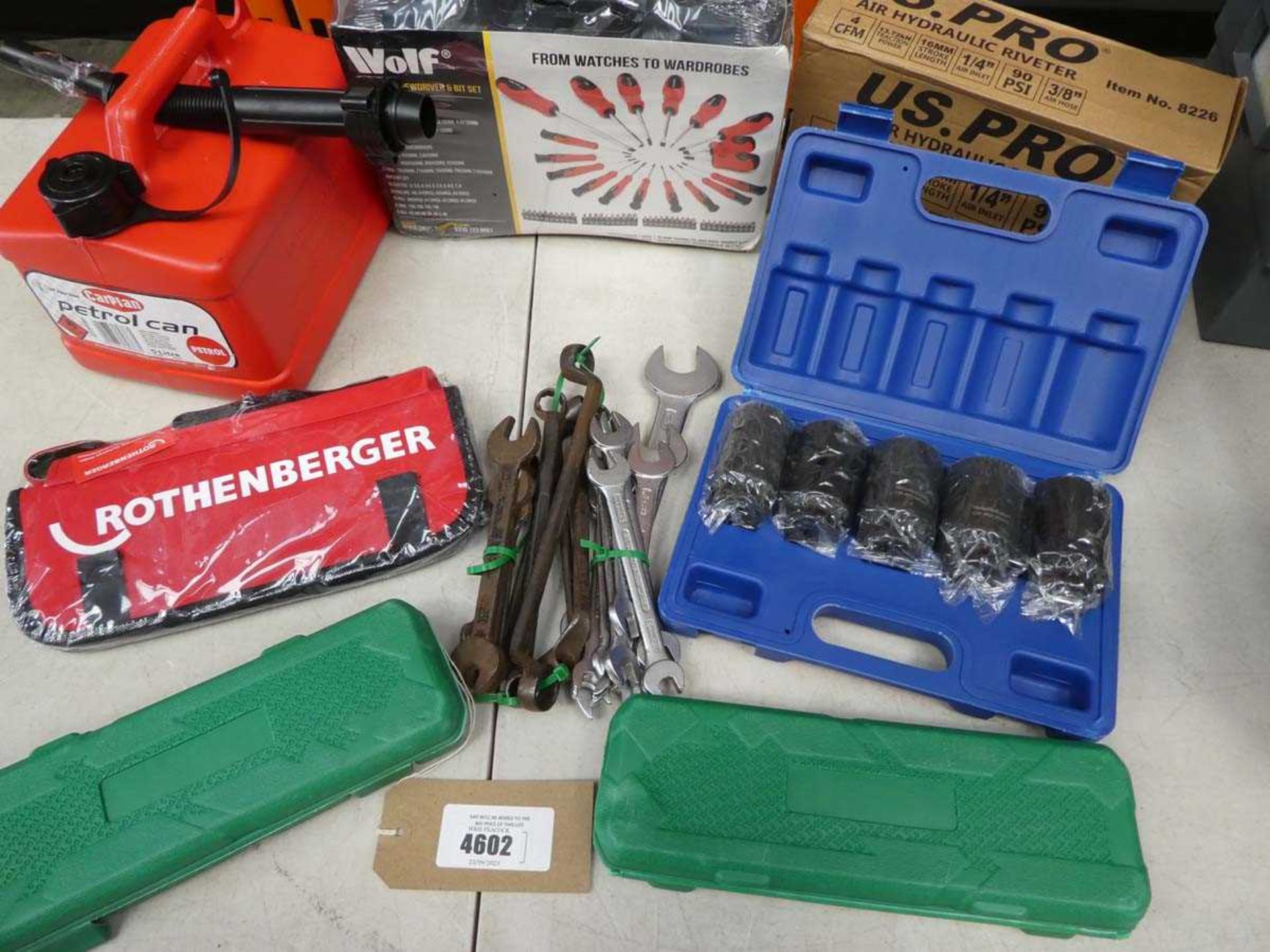 +VAT Bag containing screwdrivers, hydraulic riveter, sockets, petrol pan and spanners