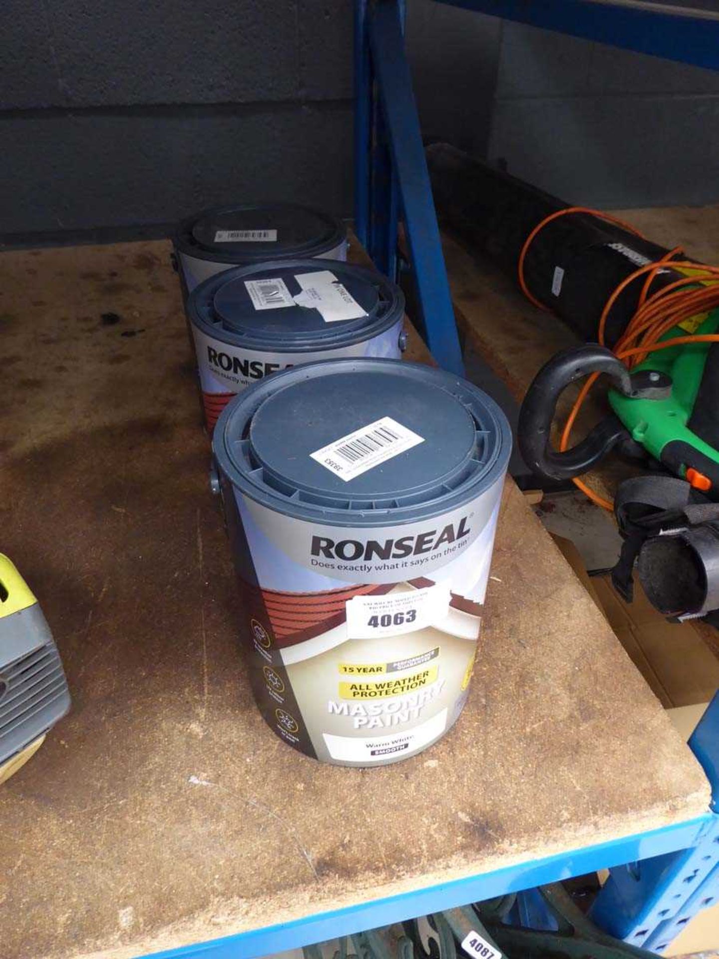 3 x 5L tubs of Ronseal warm white masonry paint