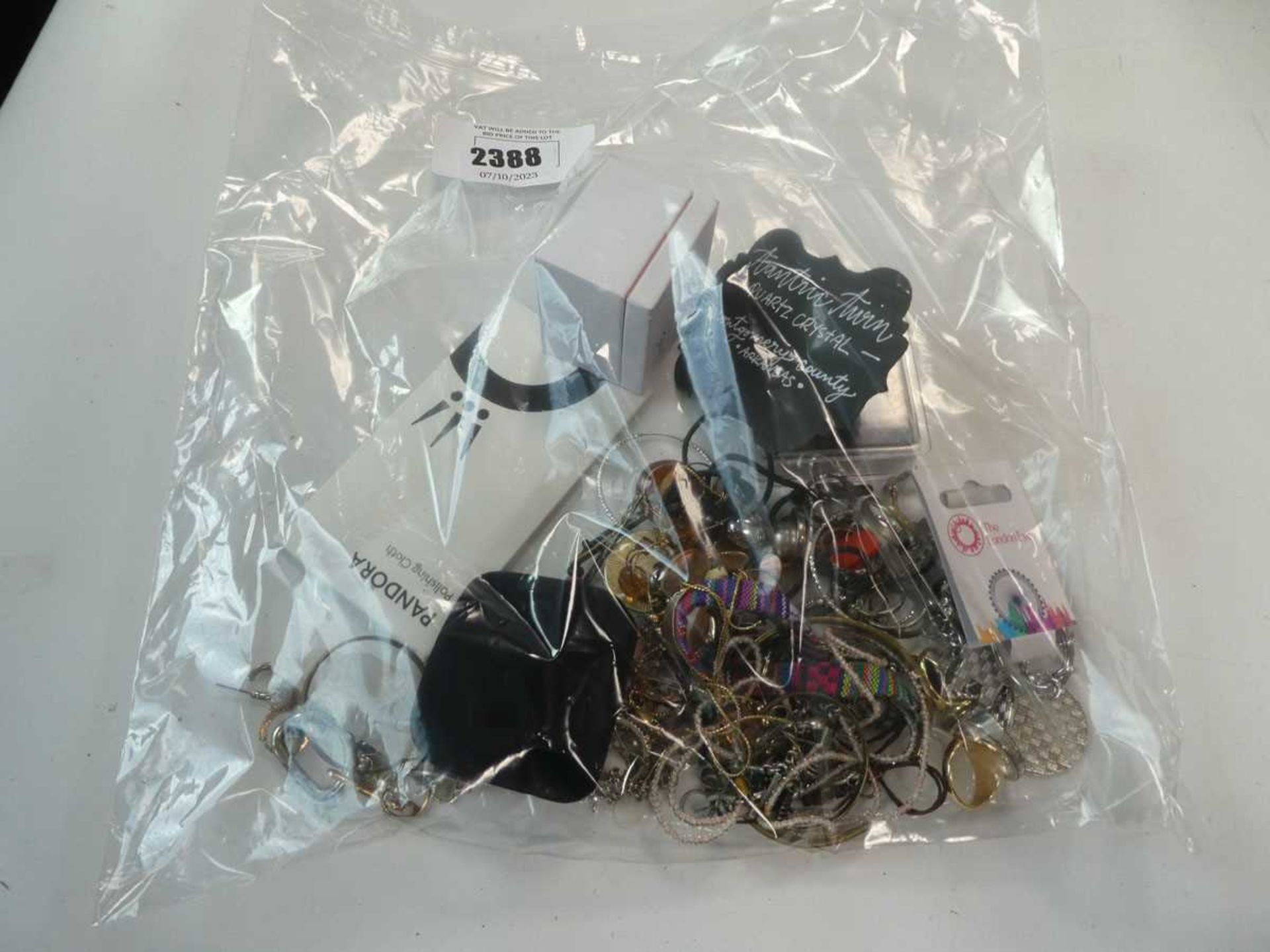 +VAT Bag of Pandora and other costume jewellery