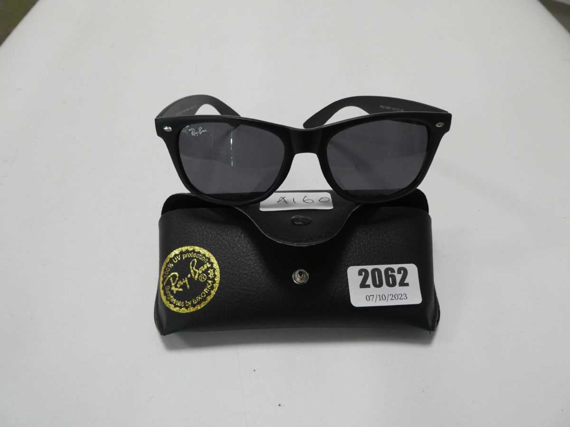 Cased pair of Rayban Wayfarer sunglasses