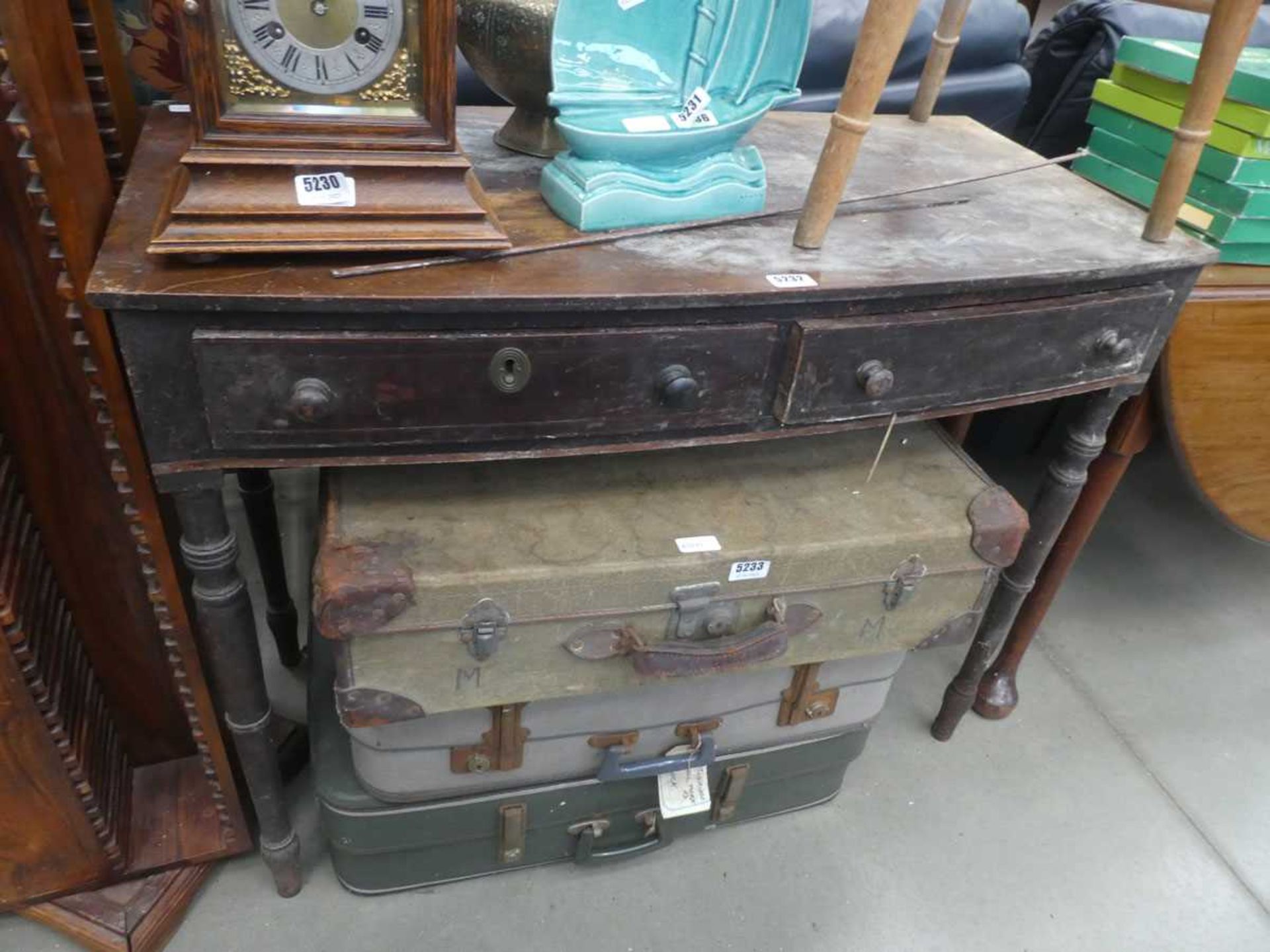 Bow fronted Victorian two drawer desk