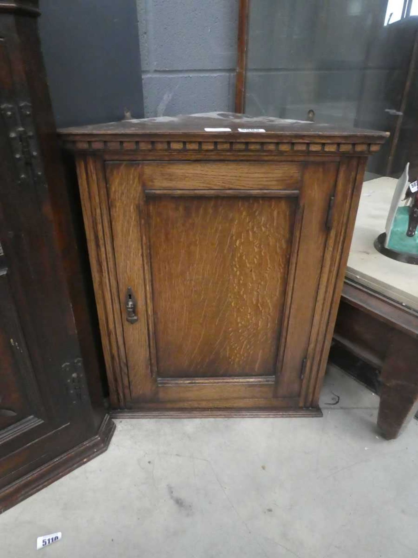 Small oak single door corner cupboard