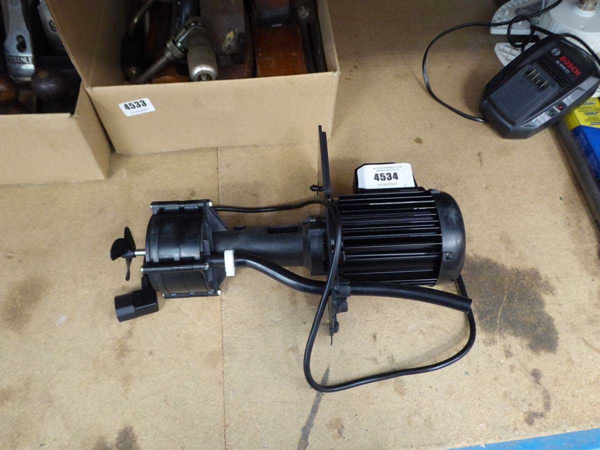+VAT Small electric motor with propellor