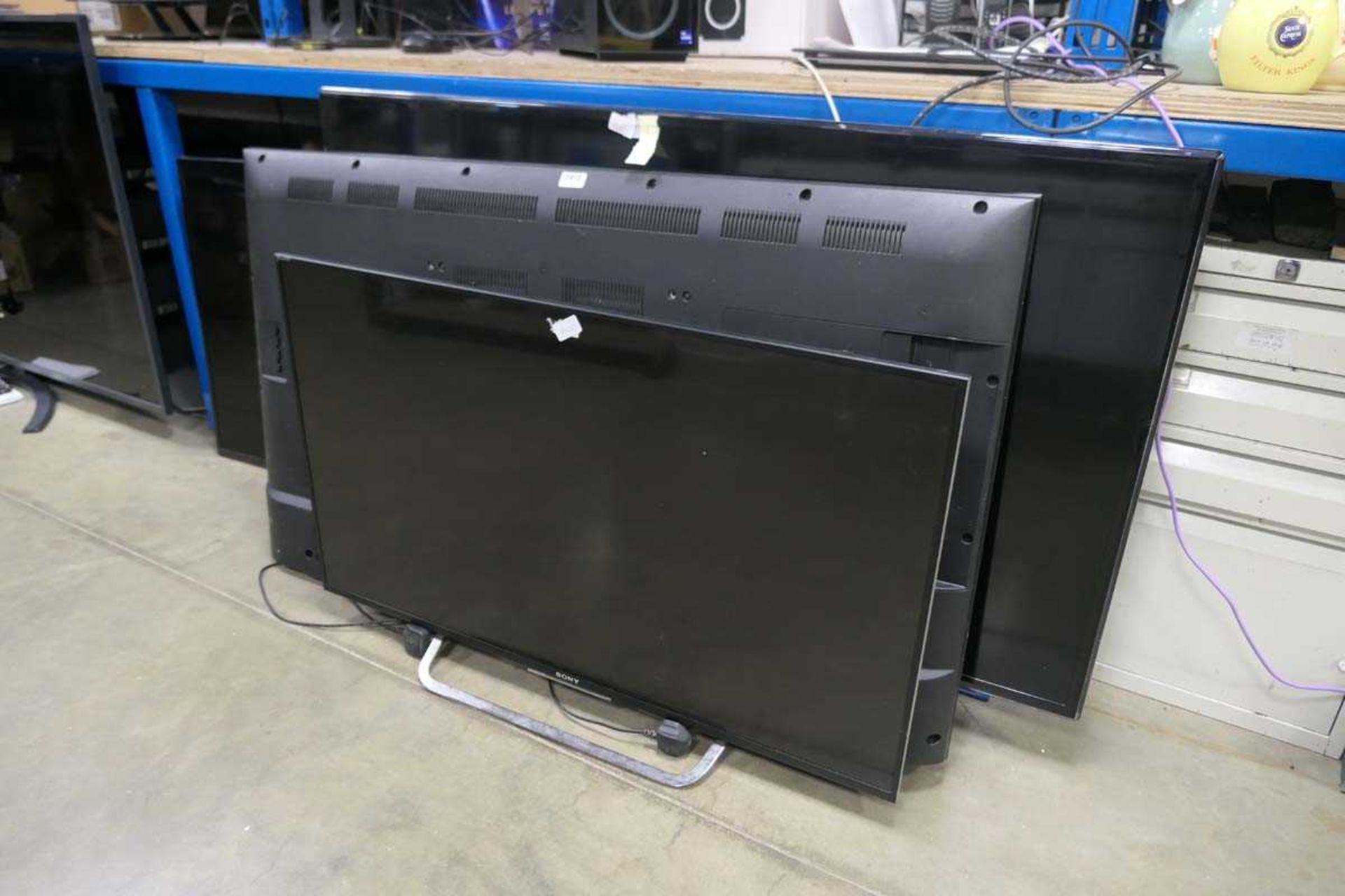 4 x TVs for spares or repair inc. Sony Bravia, Samsung UE Series, Panasonic