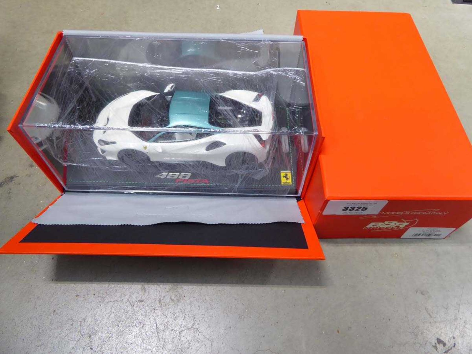 +VAT RBR Ferrari 488 Italian white metallic model car