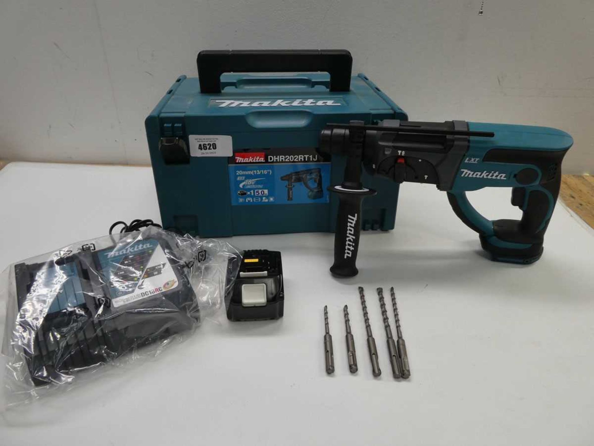 +VAT Makita DHR202RT1J 20mm cordless rotary hammer drill, battery, battery charger, drill bits and