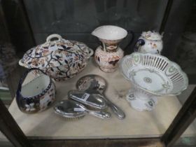 Quantity of floral decorated china (5 pieces in total)
