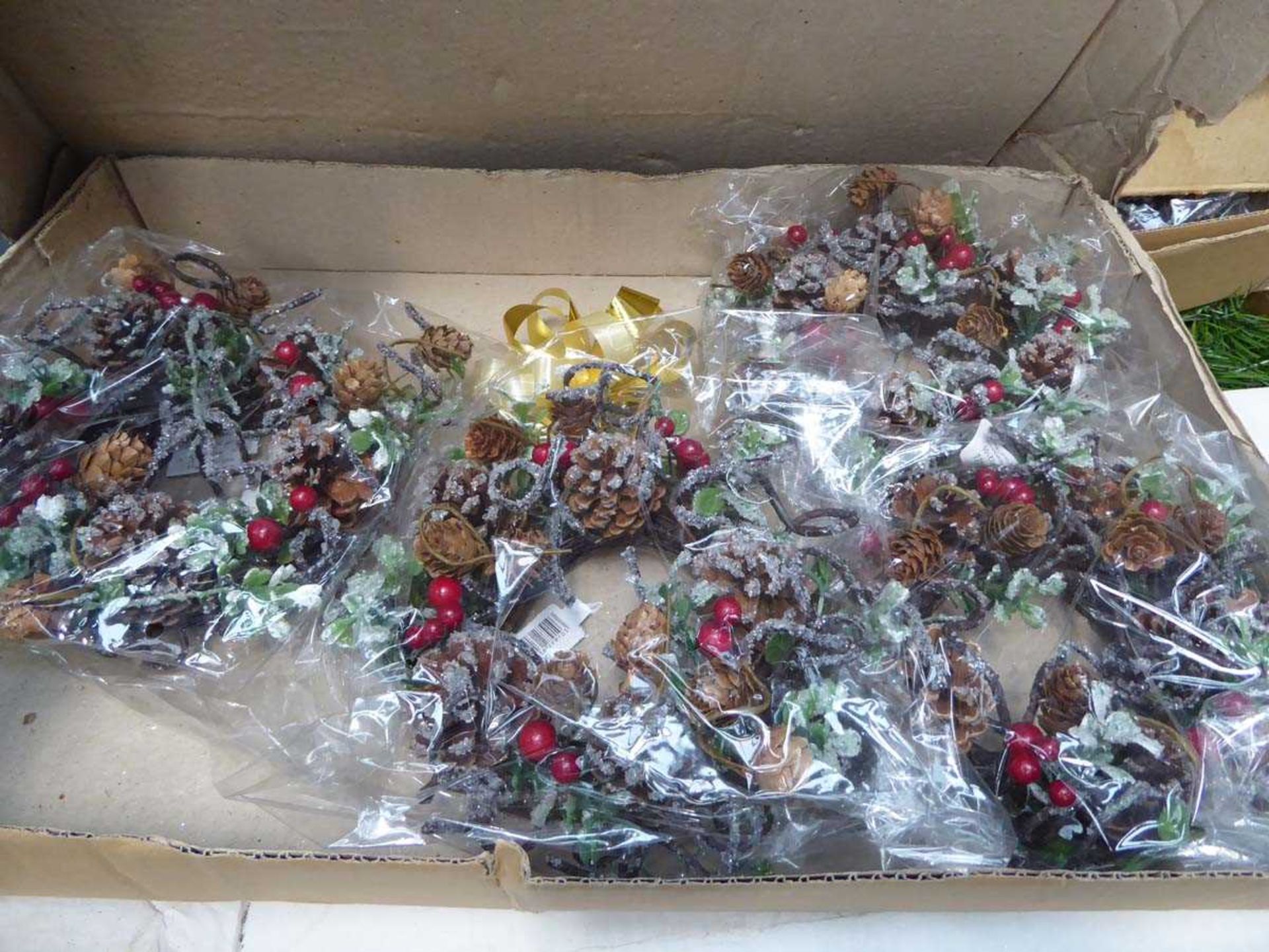 Quantity of Christmas wreaths and decorations - Image 2 of 4