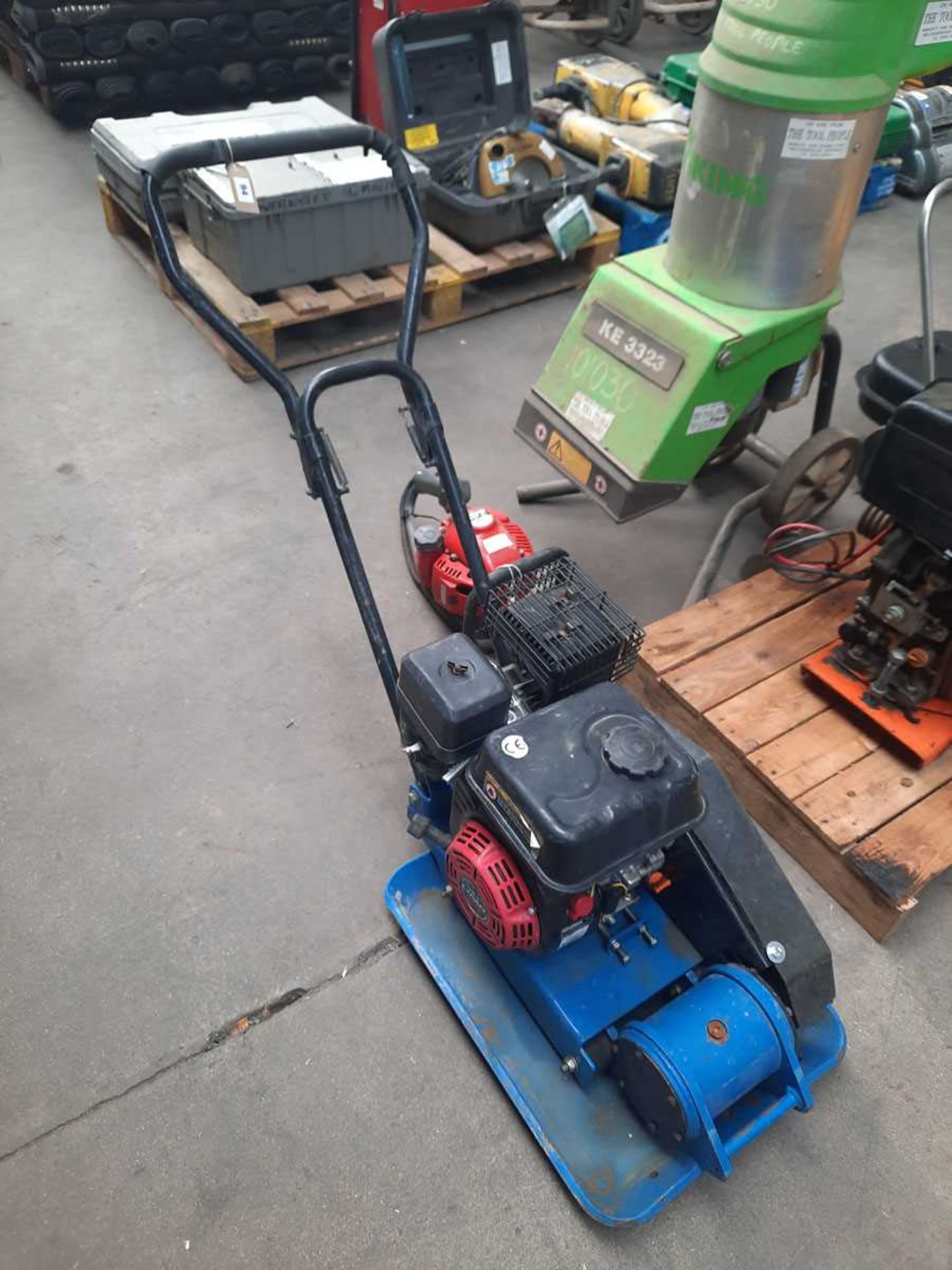 +VAT Hyundai Euro 2 petrol engined vibrating floor compactor