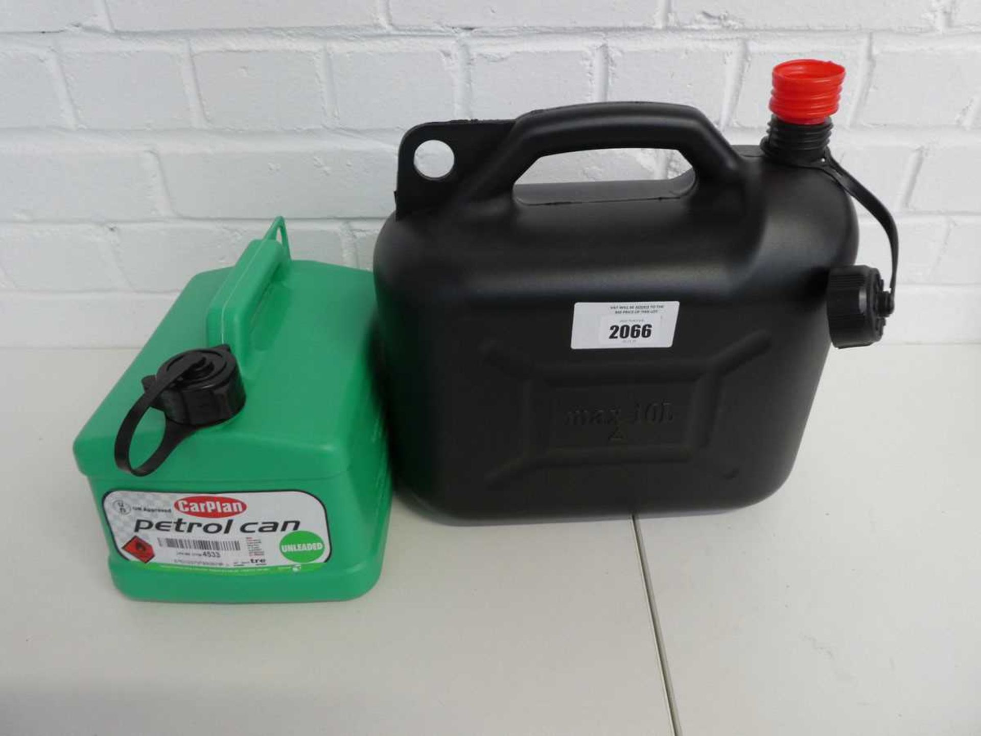 +VAT Boxed 2 cylinder air compressor with 2 plastic jerry cans - Image 2 of 2