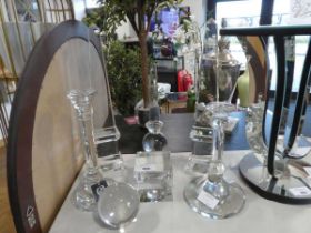 +VAT 7 items of glassware incl. candlesticks, obelisks, paperweights, etc.