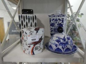 +VAT 4 items of tableware incl. square temple jar, grey and white jar with cover, bird design jar