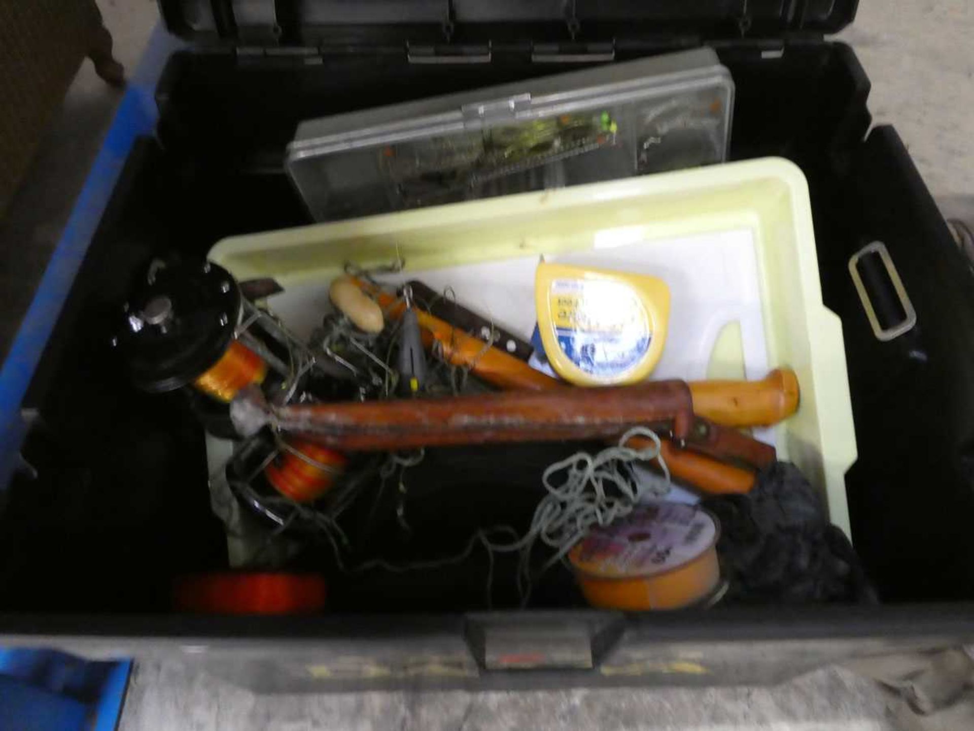 Team Daiwa fishing tackle box containing a quantity of mixed fishing tackle, together with a fishing - Bild 2 aus 2