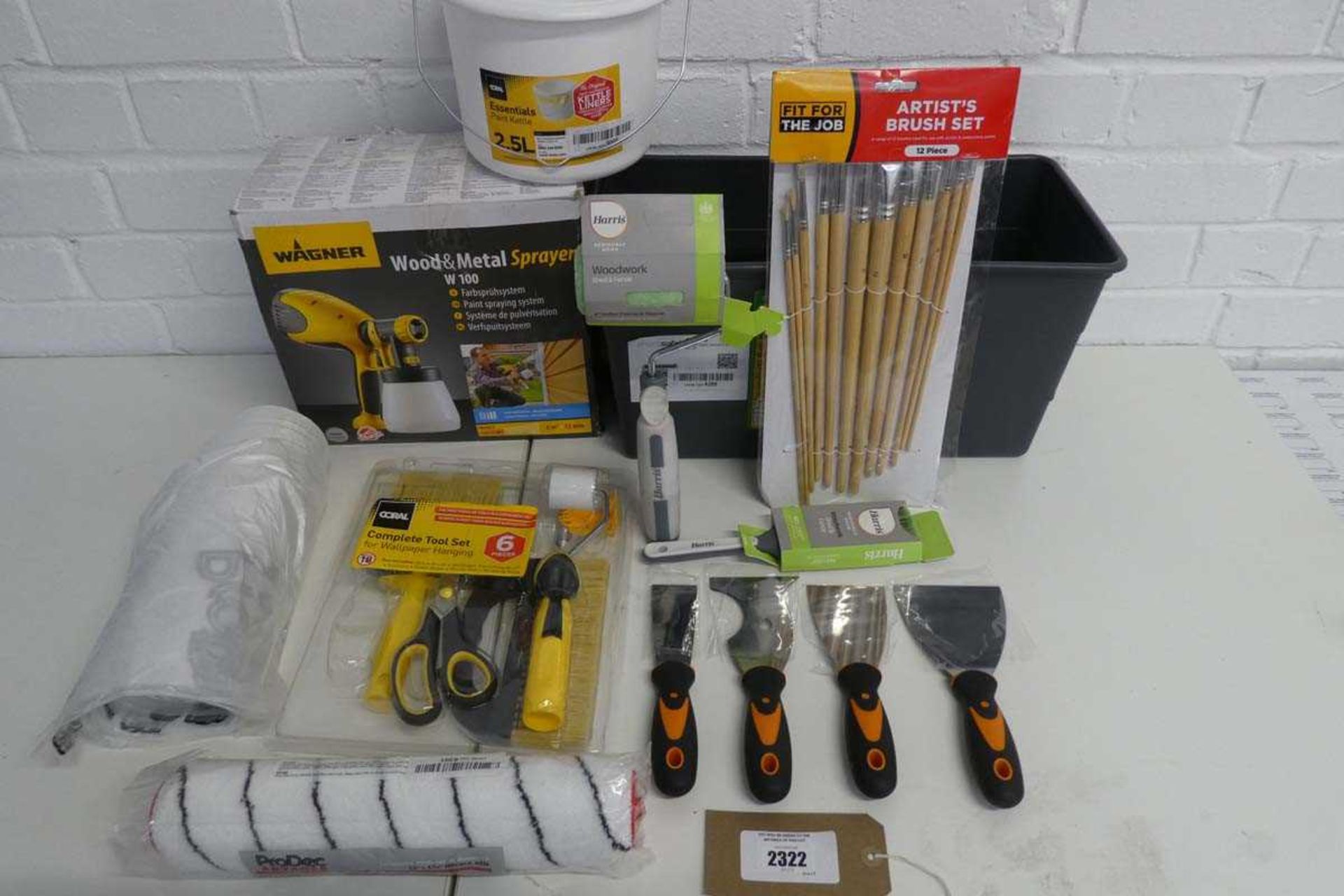 +VAT Assorted decorating items incl. Wagner wood and metal sprayer, Coral 6 piece wallpaper