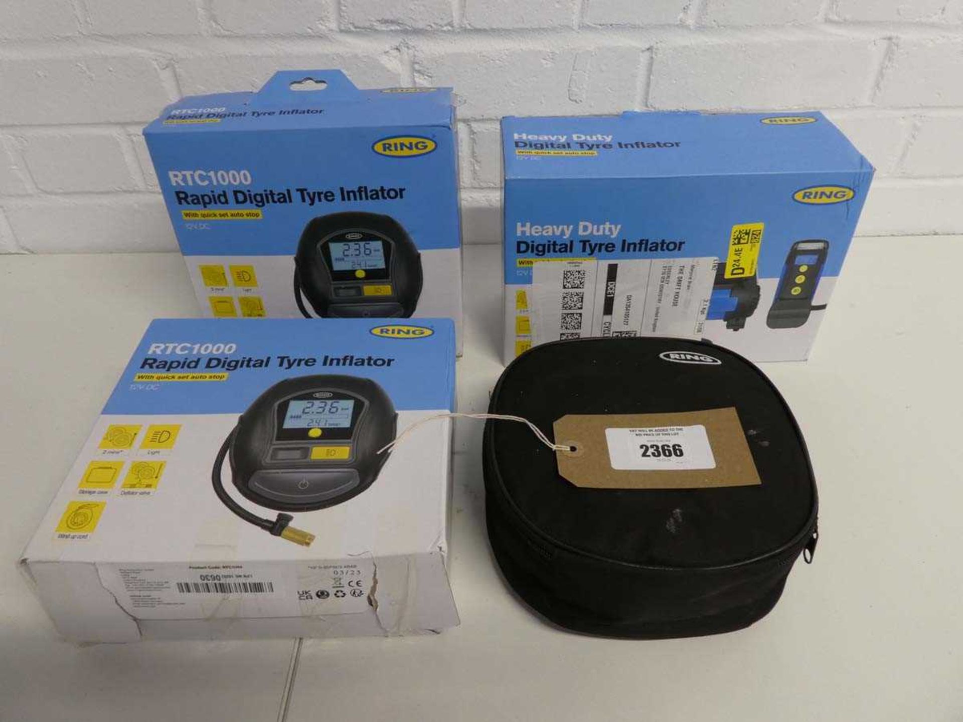 +VAT Heavy duty digital tyre inflator together with 2 boxed and 1 unboxed RTC1000 rapid digital tyre