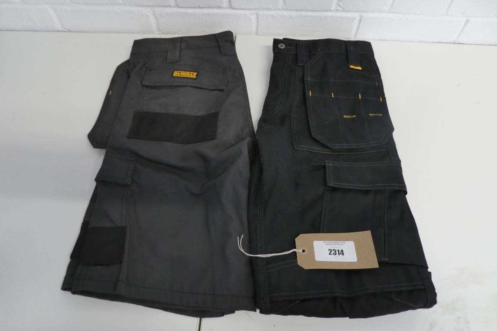 +VAT Pair of DeWalt holster pocket work trousers (size 30/33) with pair of DeWalt work shorts (