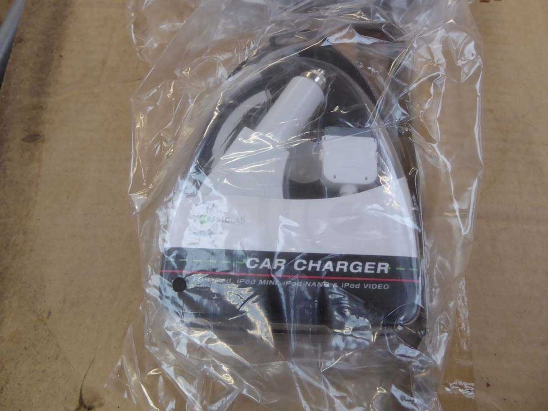 Large quantity of car chargers - Image 2 of 2