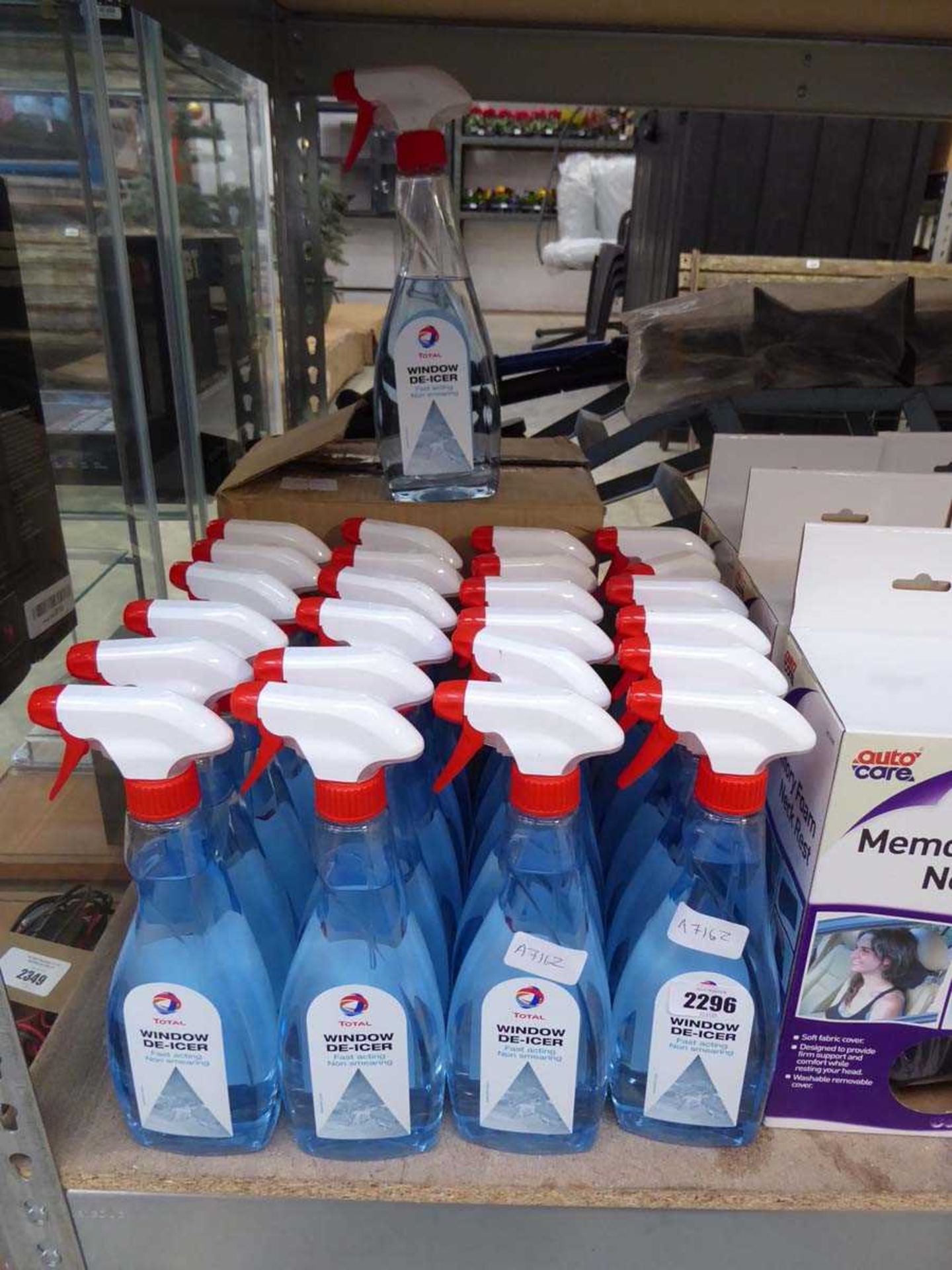 Approx. 36 500ml bottles of window de-icer