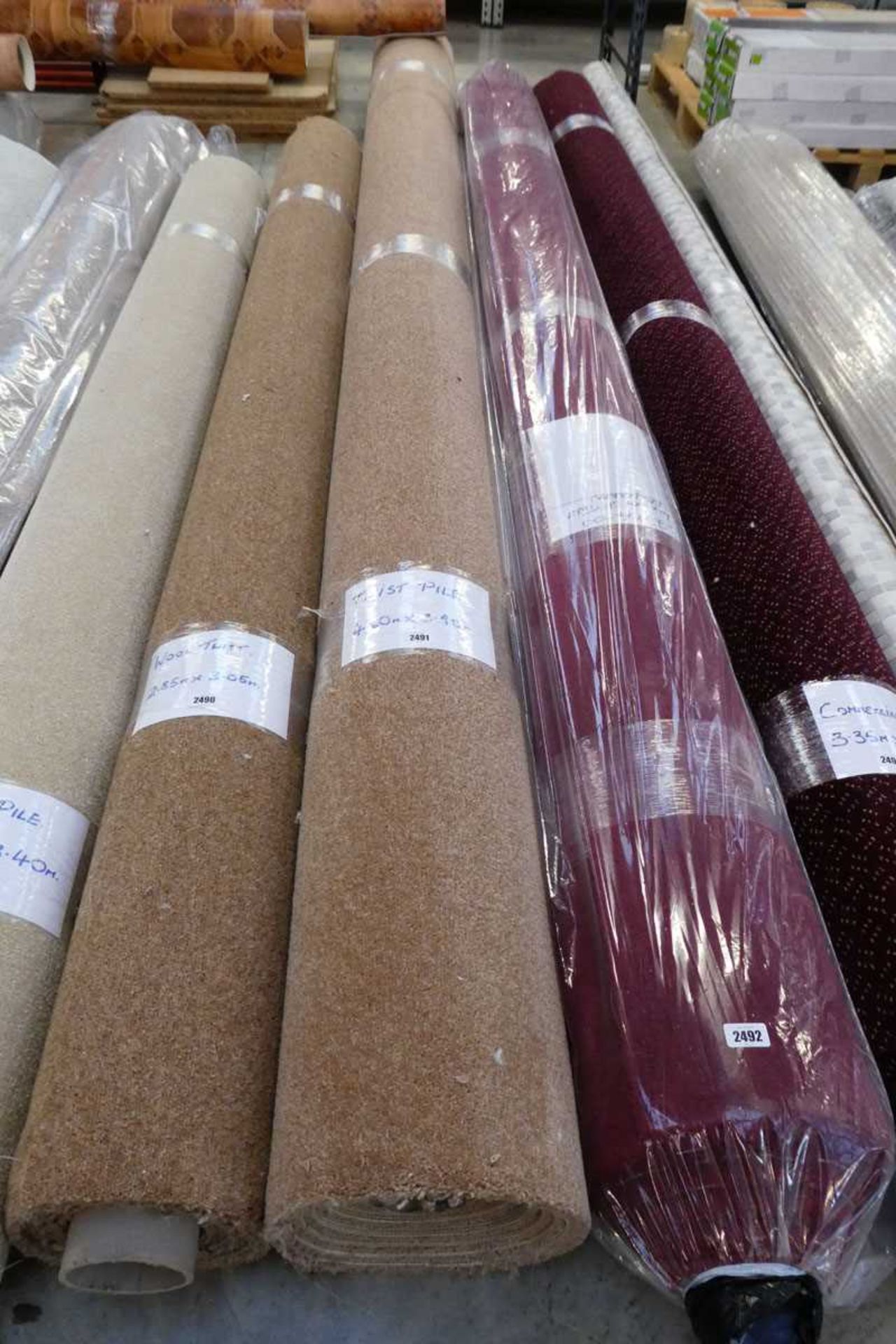 4.60 x 3.90m roll of brown twist pile carpet