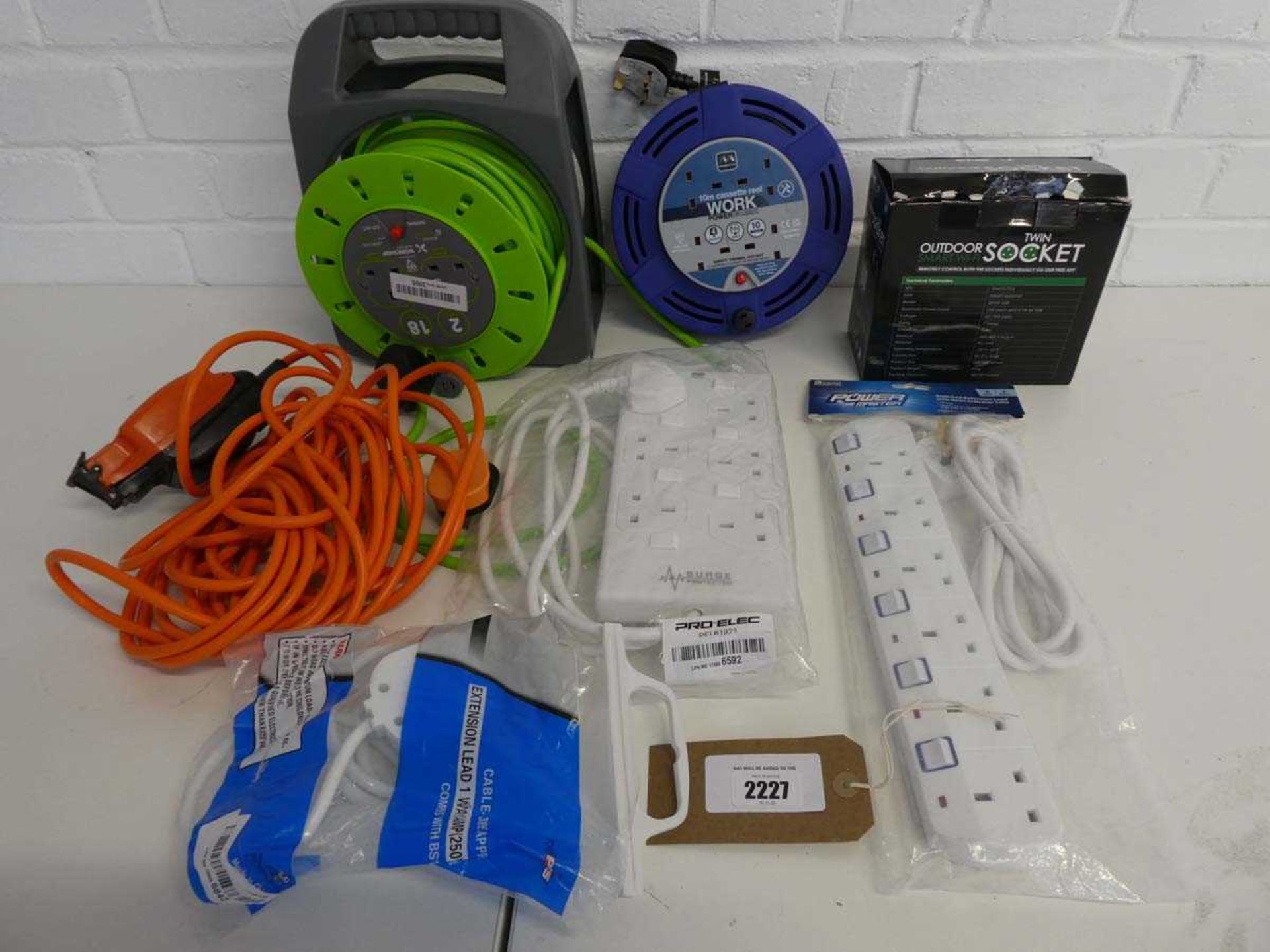 +VAT Bag containing 6 various sized cable reels and extension sockets (80m, 10m etc.), together with