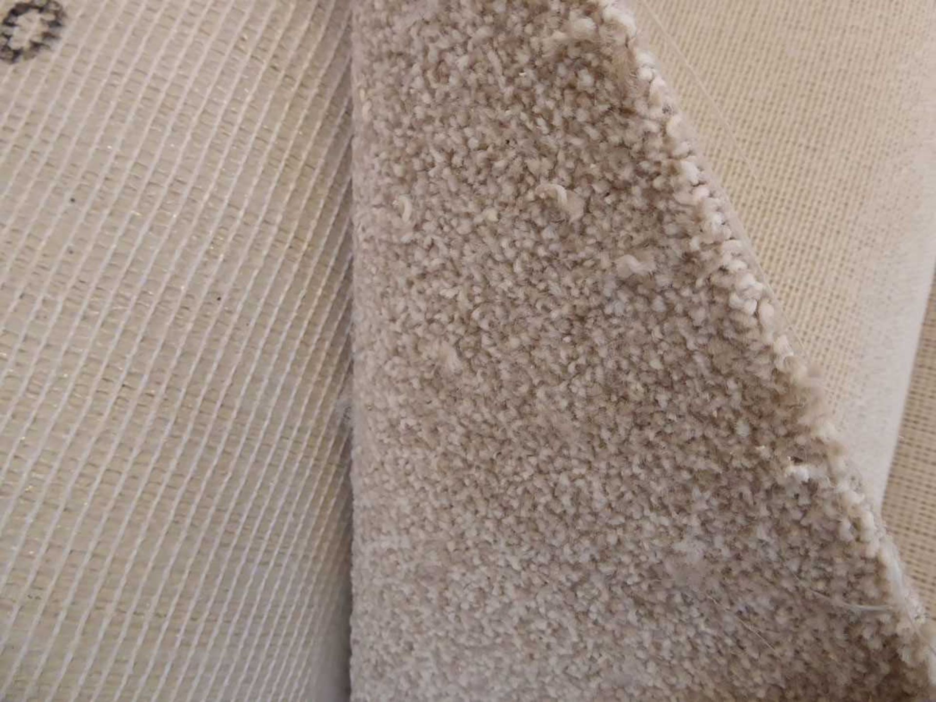 +VAT 3.25 x 4.00m roll of beige carpet - Image 2 of 2