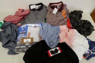 +VAT Approx. 20 items of mens clothing incl. jacket, t-shirts and shirts
